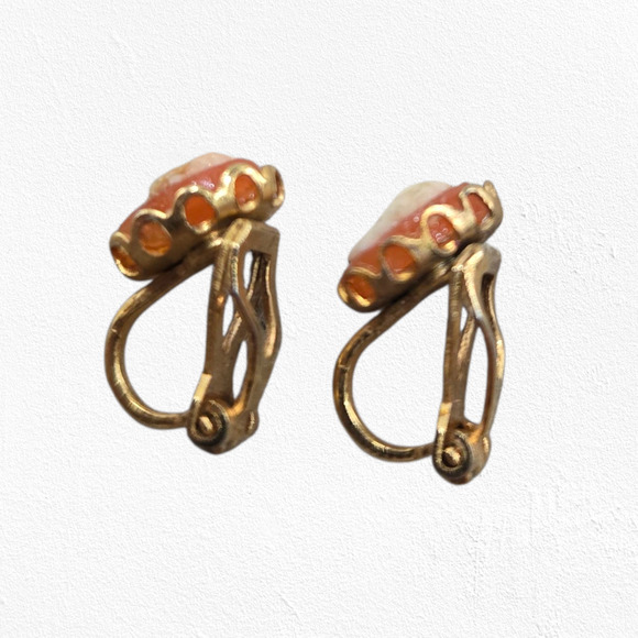 1960s Vintage Cameo Brooch & Clip-On Earrings Set Gold Tone Pink Costume Jewelry - Picture 6 of 8